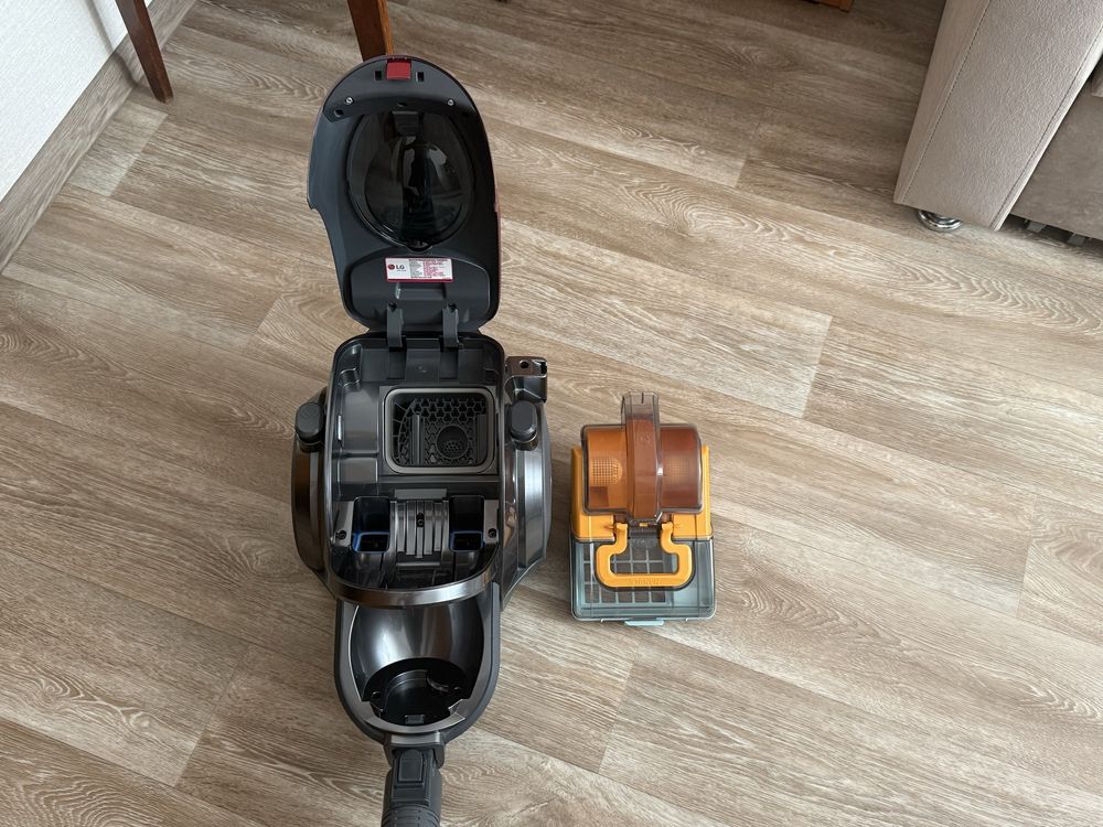 Пылесос LG Kompressor, VC83209UHA, 420 Вт
