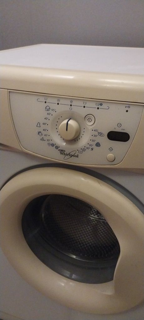 Стиральная машина Whirlpool, в хорошем, рабочем состоянии