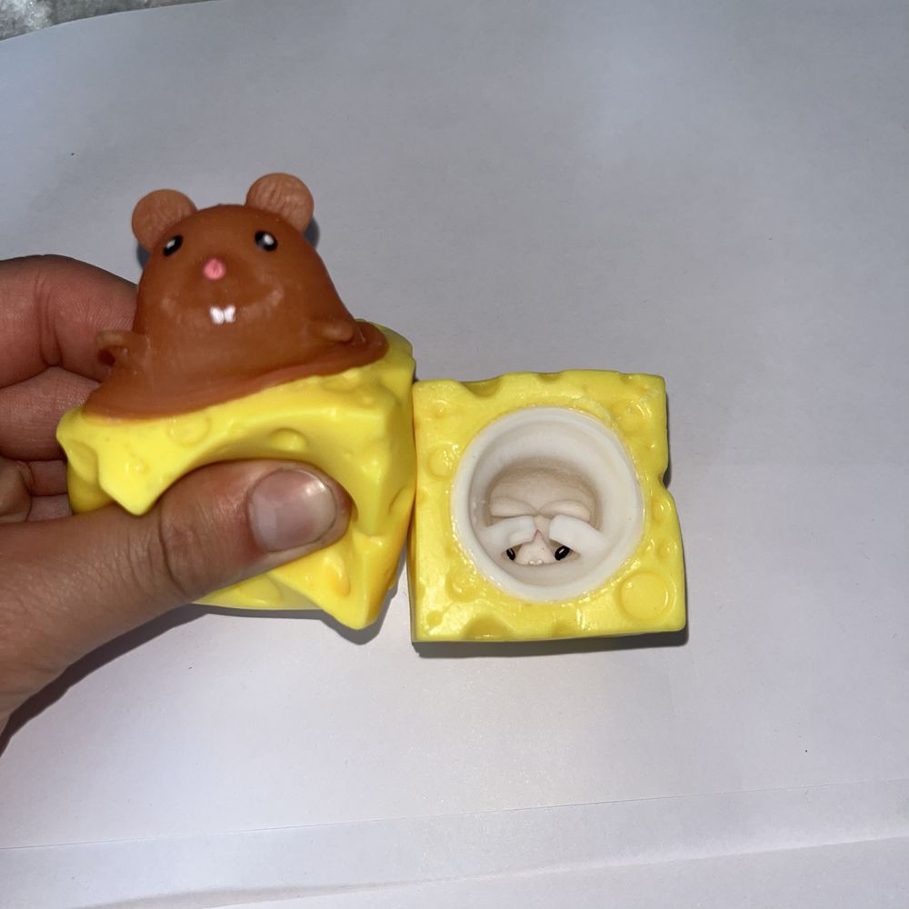 Игрушка мышь в сыре