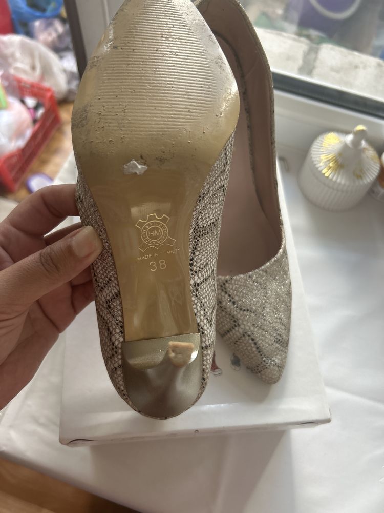 Продам туфли красивые