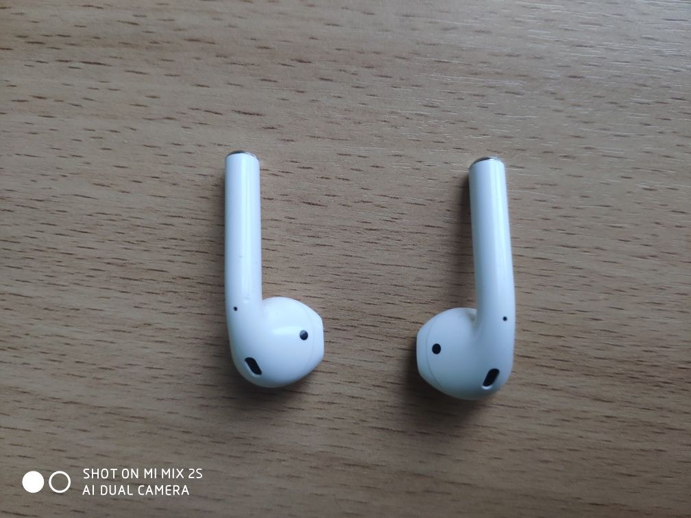 Продам оригинал наушники левый и правый от airpods 2