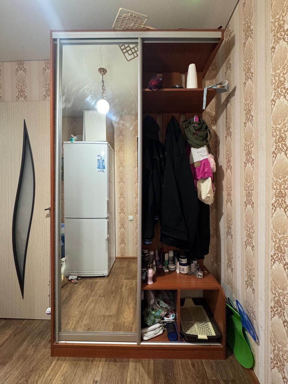 Продам прихожую   шкаф