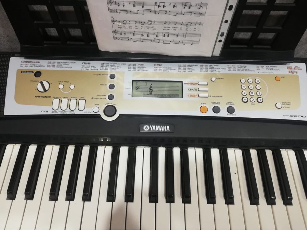 Синтезатор YAMAHA R200