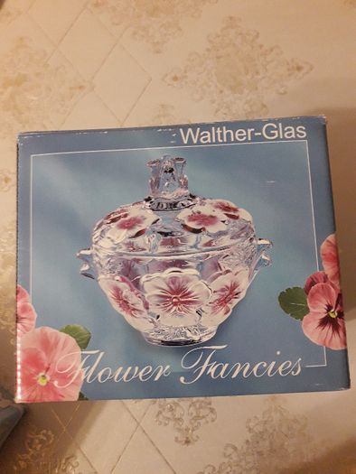 Ваза новая с крышкой с цветами ручной работы Walter-Glas Караганда