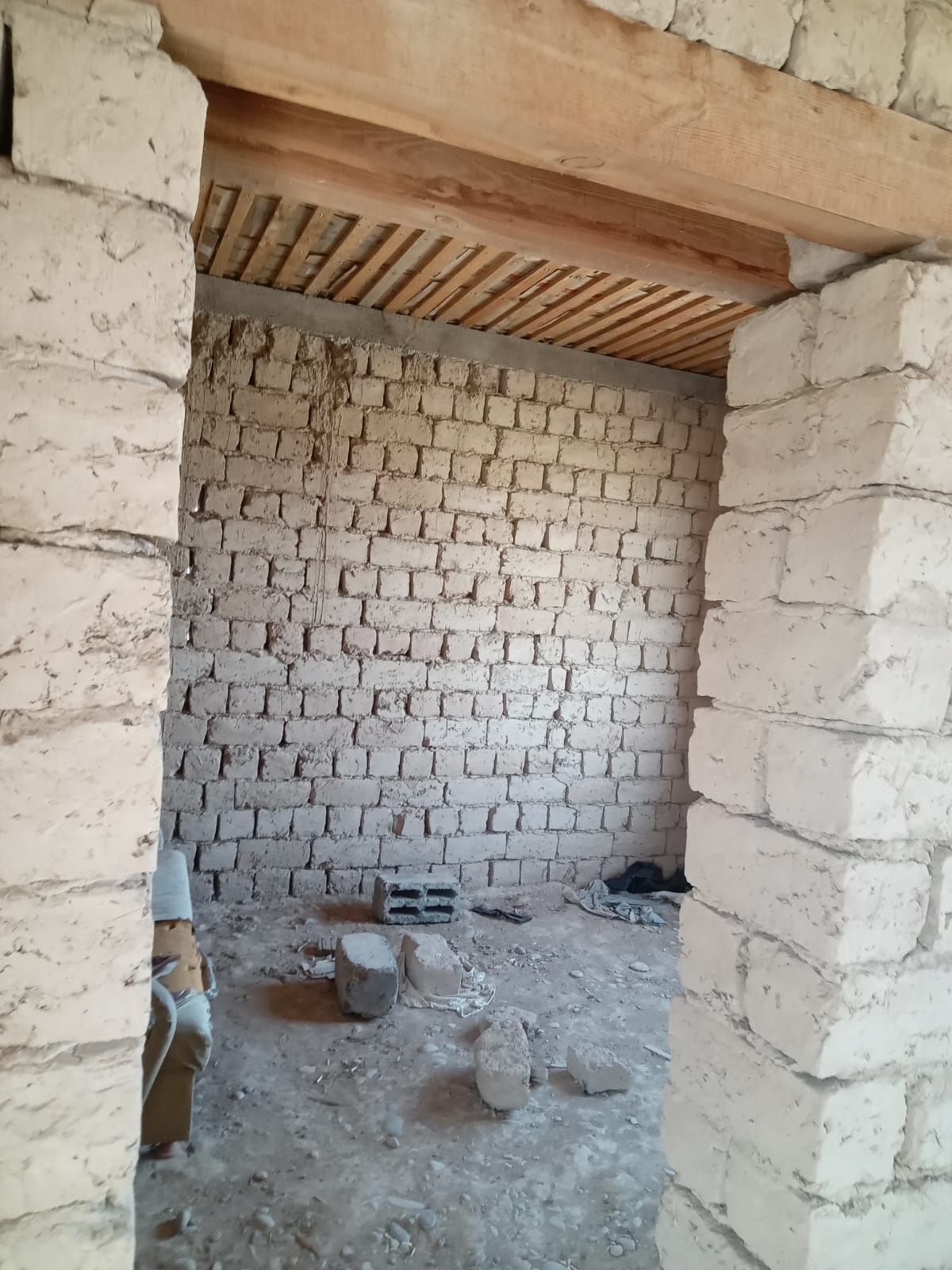 Аймантобе ауылы 12/5 уй кришасы жабылган толык битпеген сатылады 10сот