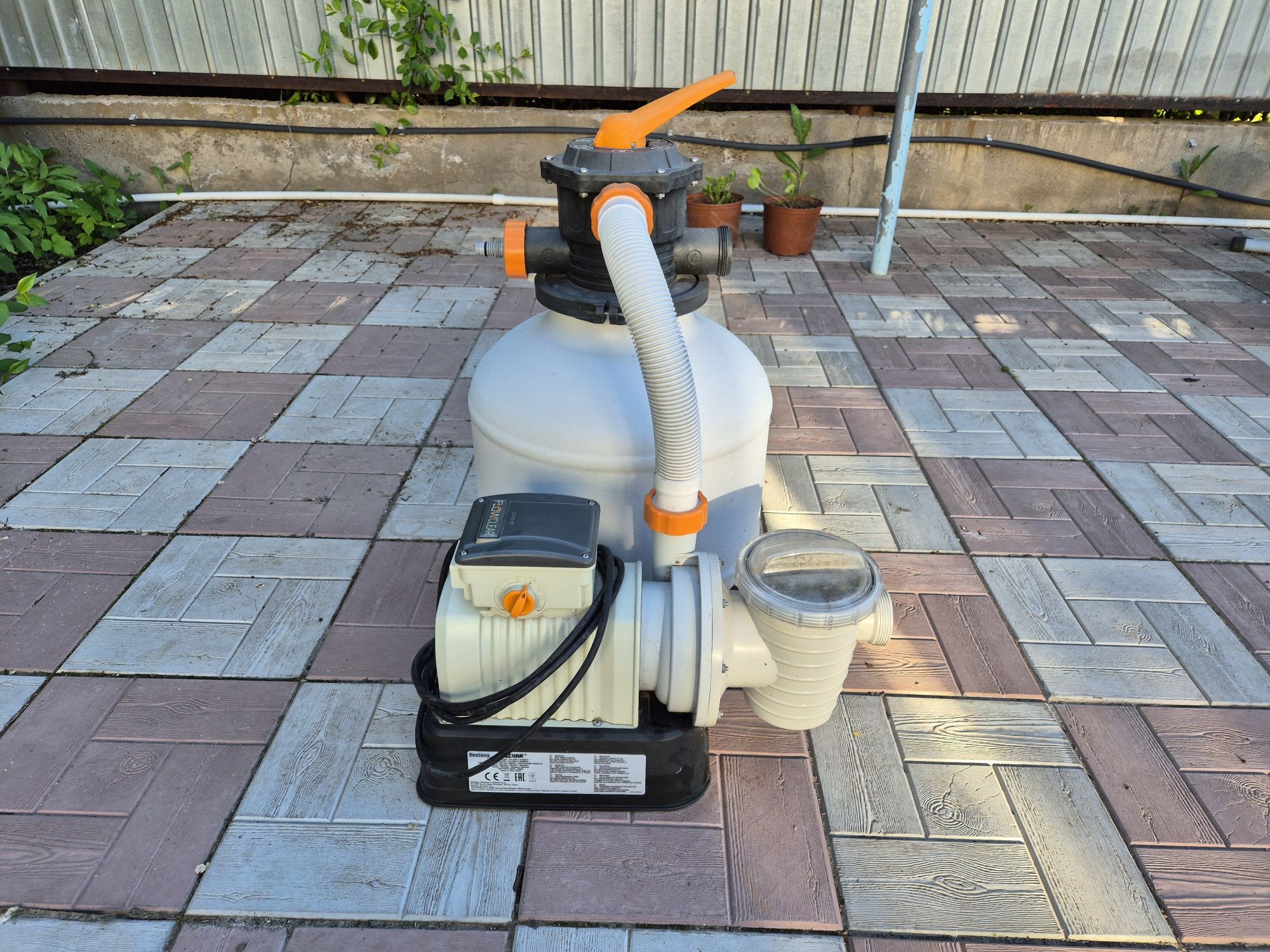 Продам насос фильтрующий песочный Bestway Flowclear.
