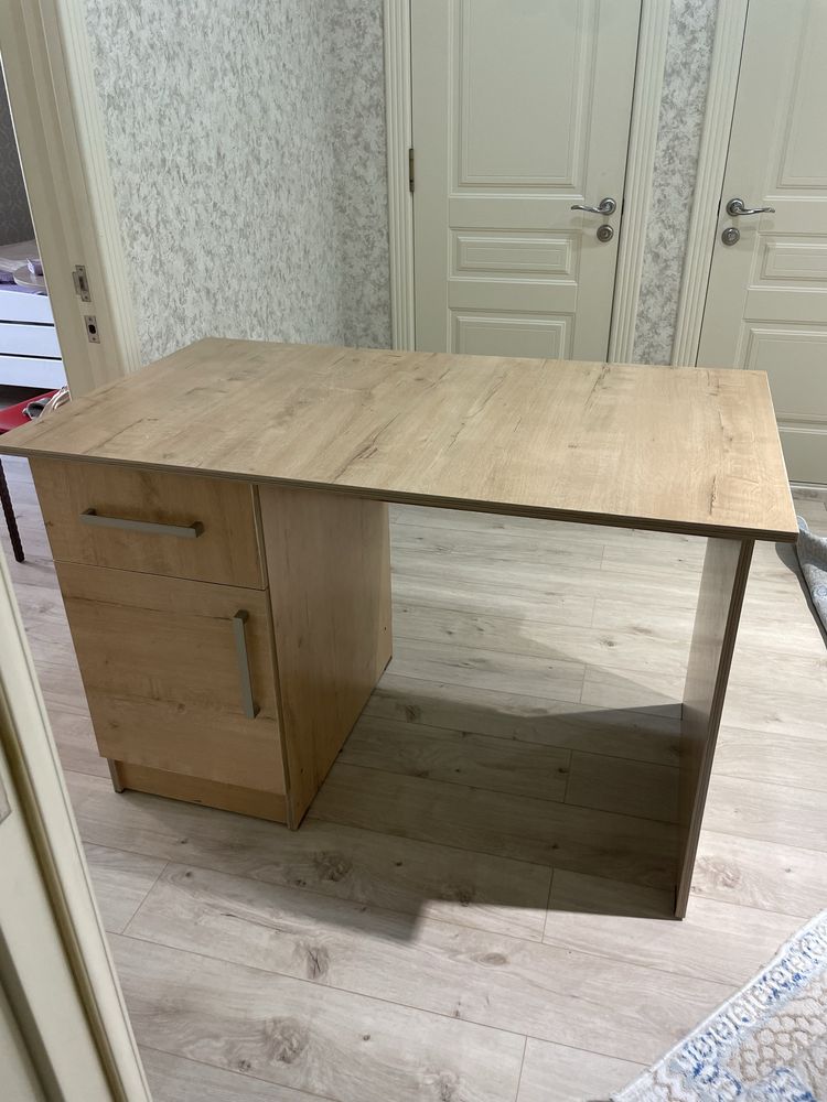 Продается письменный стол материал дерево
