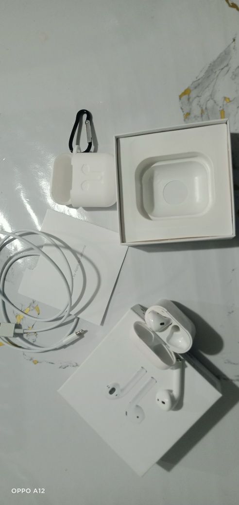 Apple AirPods, безпроводные наушники.