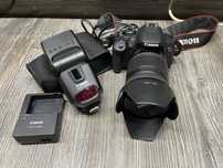 Canon EOS 700D; В комплекте вспышка Canon Speedlite 430EX ||