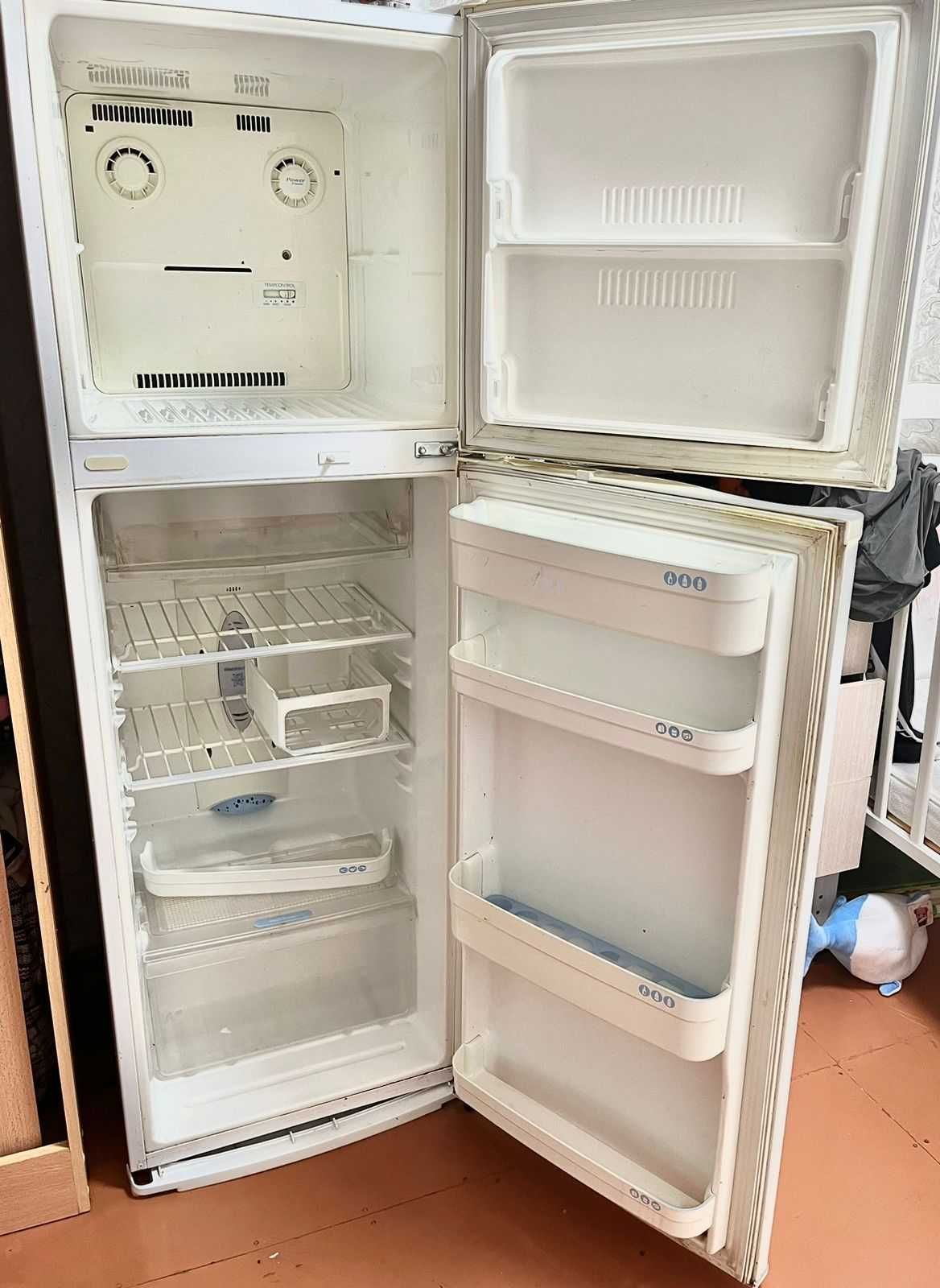 Продам холодильник