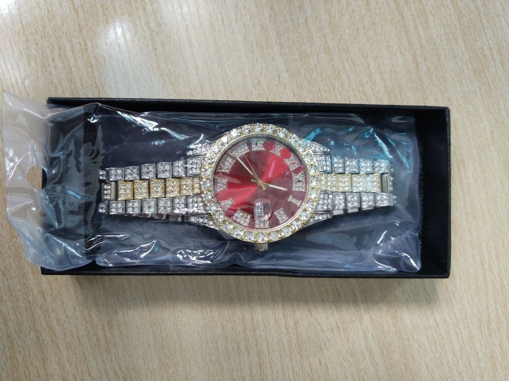 Продам часы срочна