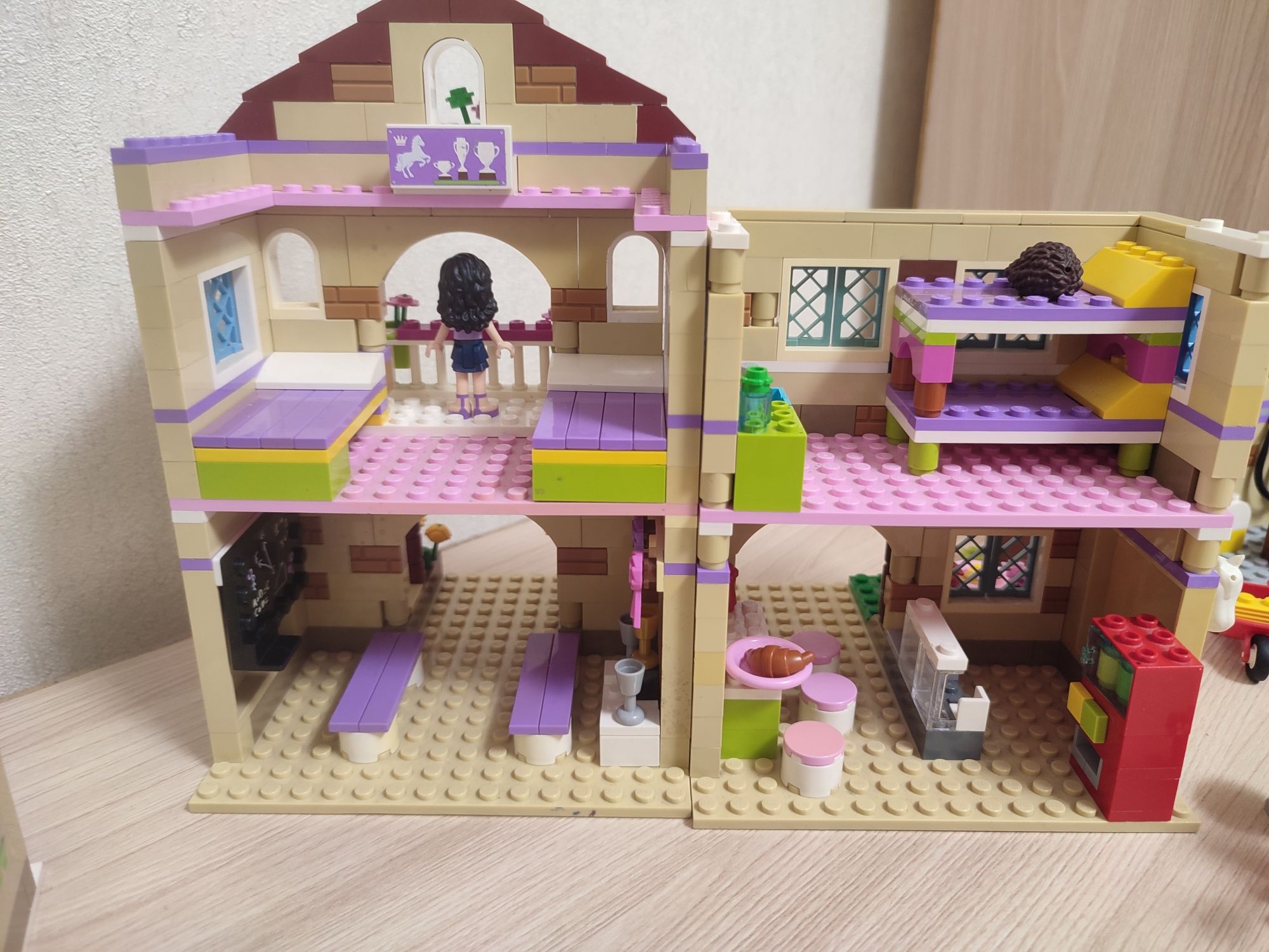 Продам набор Лего френдс  3185 школа верховой езды Lego friends 3185