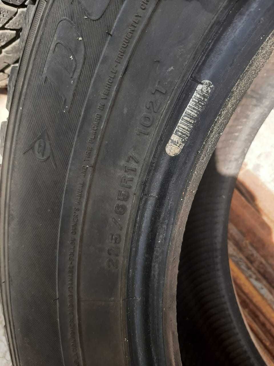 Шины Dunlop 225-65 на 17 зимние (шипованые)