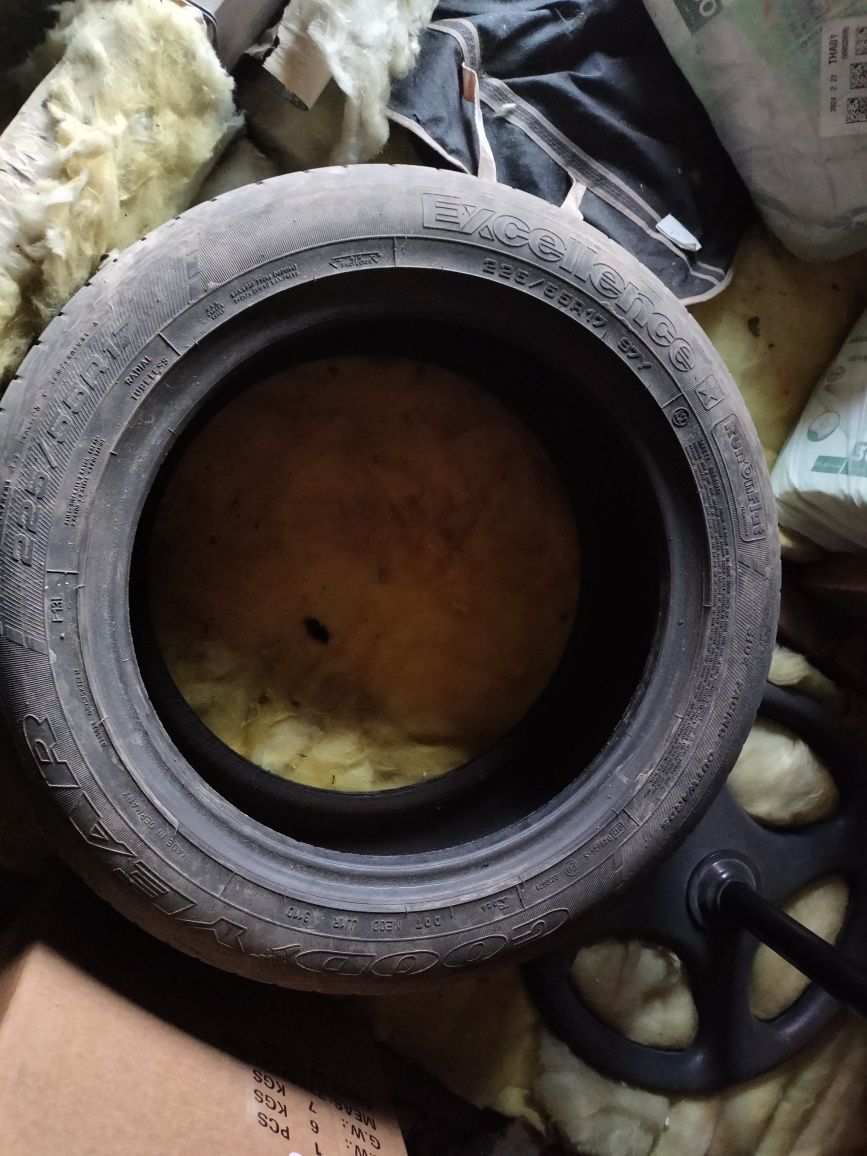 215/55 R 17 Резина 4 штук продам