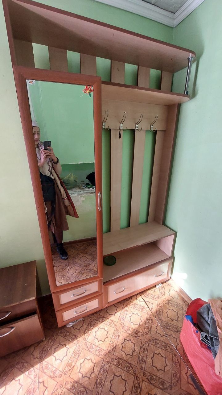 Прихожая шкаф состояние отличное