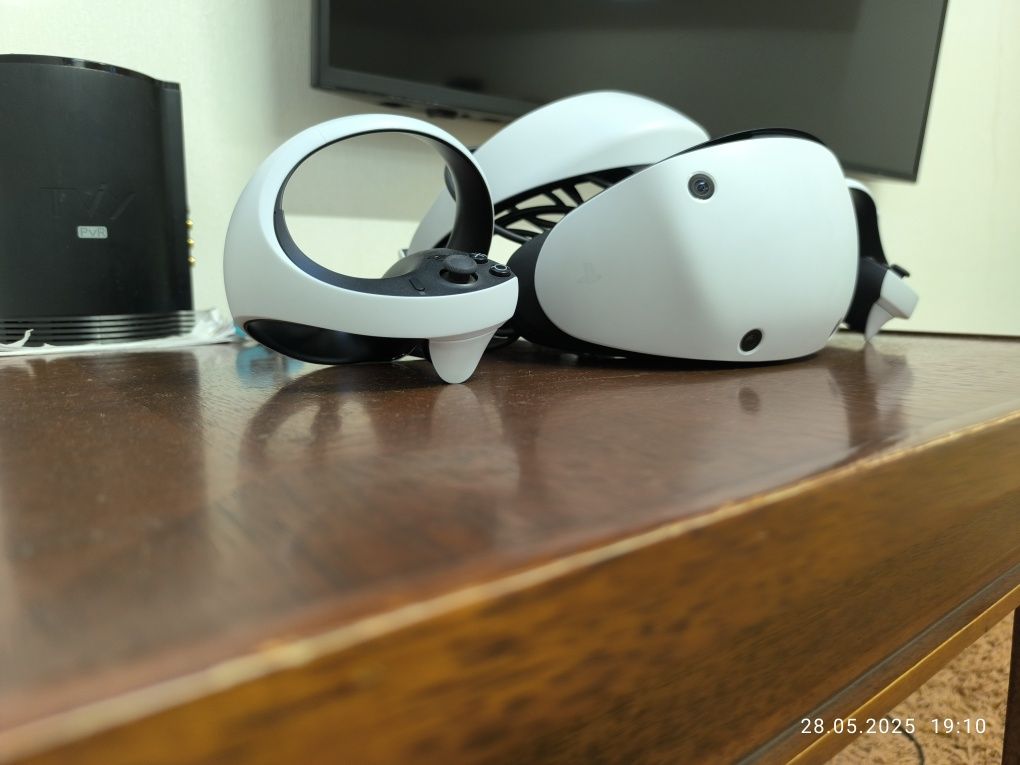 Продаю VR2 новый купил в прошлом году.