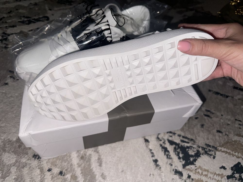 Кроссовки Valentino