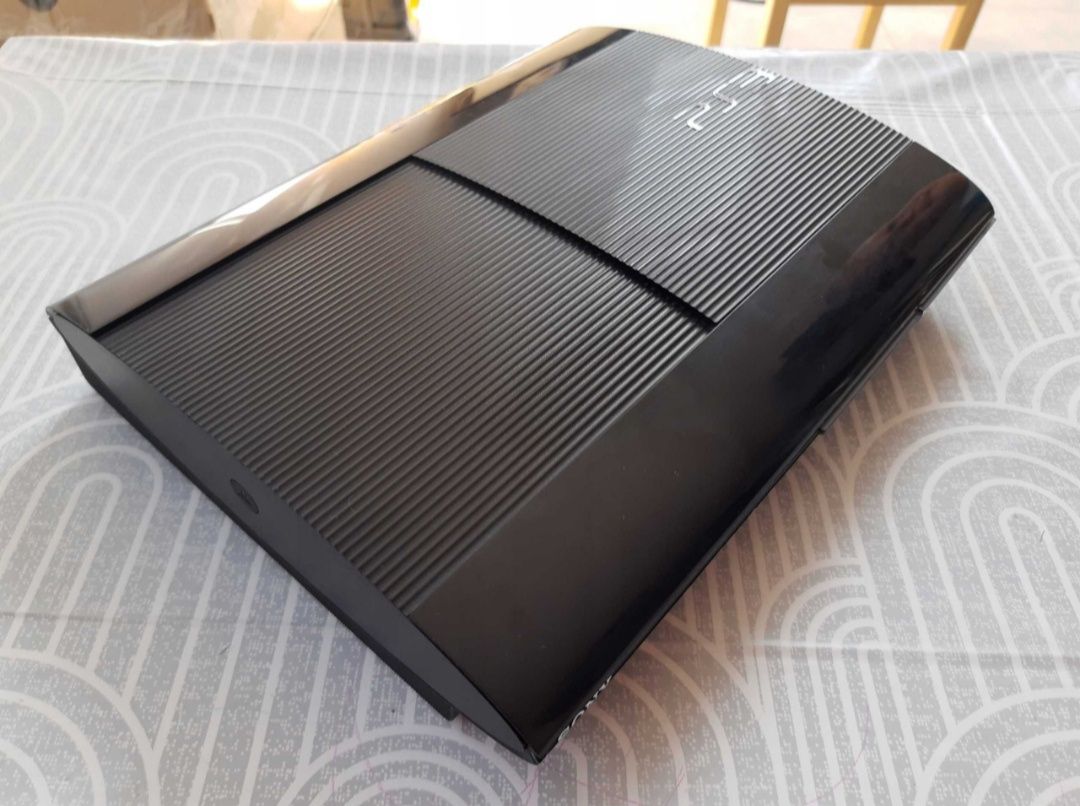 Sony PlayStation 3 super slim  + 50 игр в  идеальном состоянии