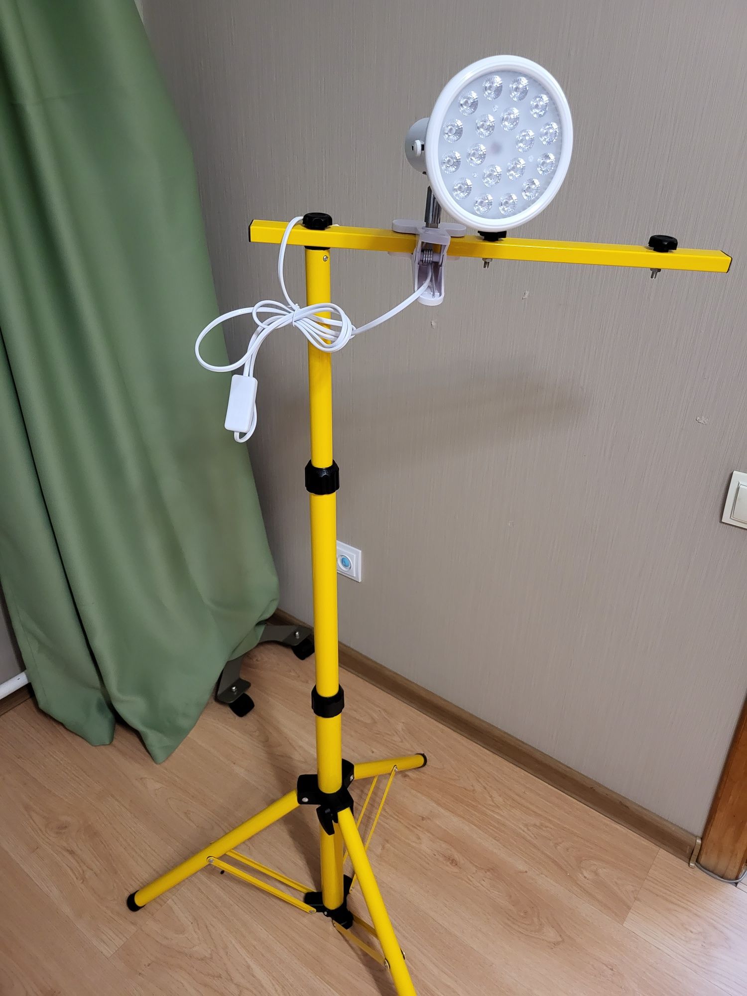 Продам Led фотолампу от желтушки