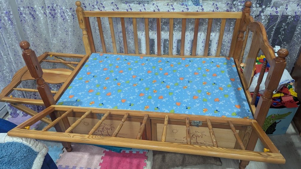 Продам детскую кроватку с колыбелькой