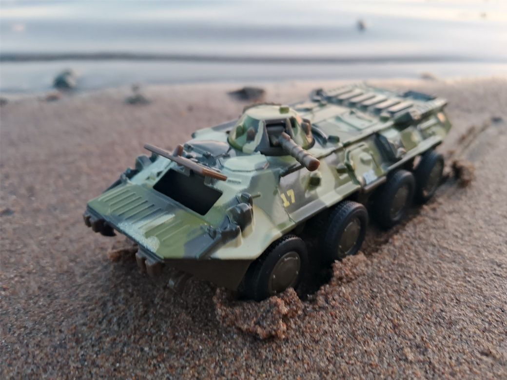 Военная игрушечная техника .