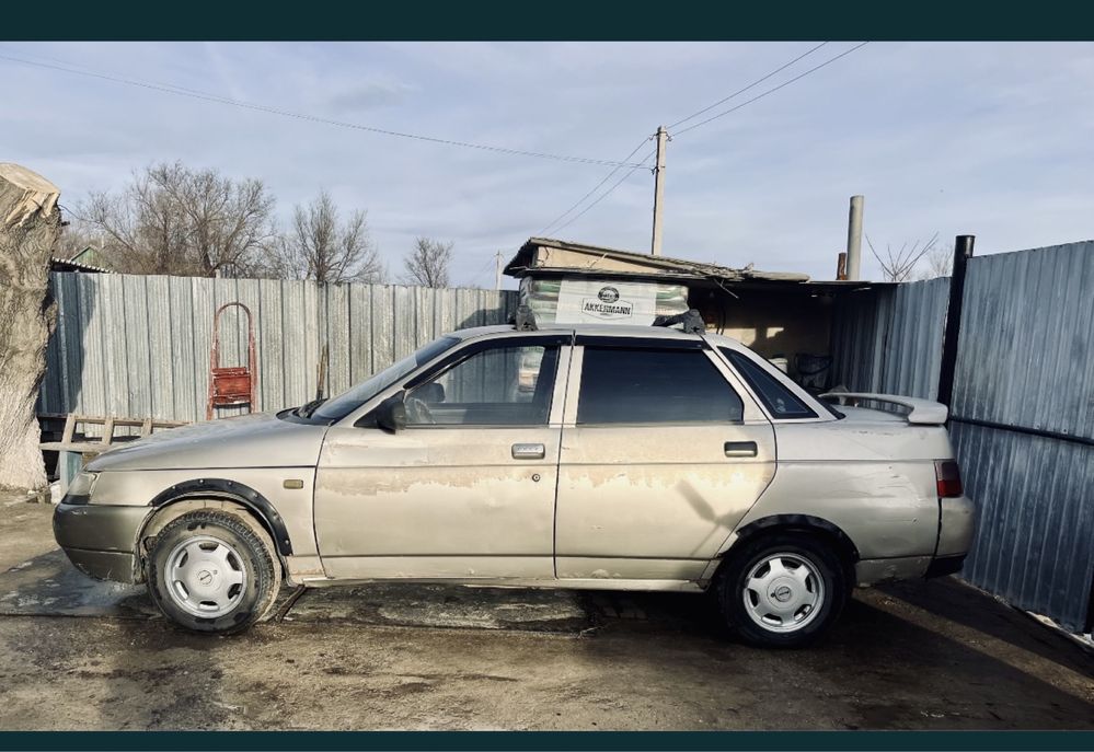 Машина Ваз 2110.