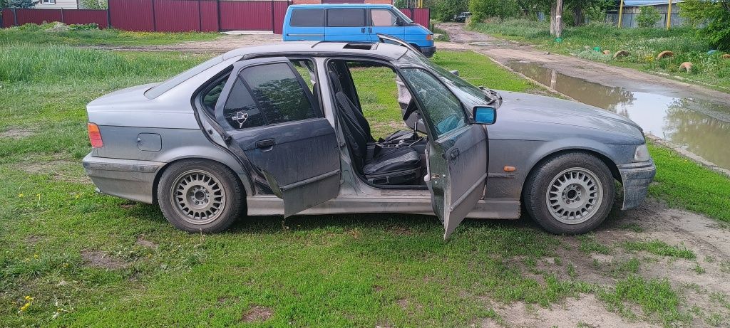 Продам авто БМВ е36  в хорошем состоянии