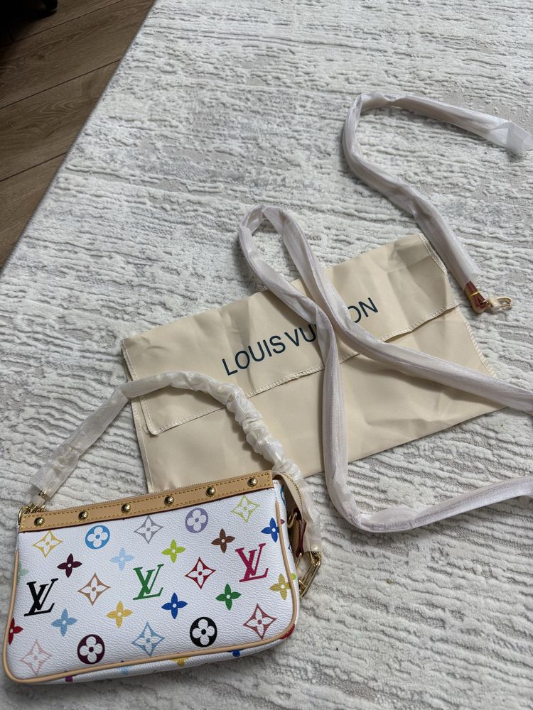 Сумочка клатч LV Louis Vuitton 2025