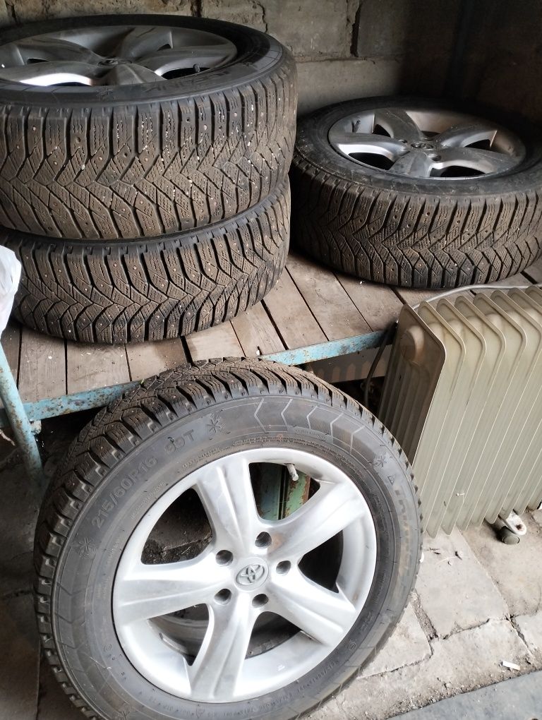 Продам зимние шины в сборе на литье от Камри