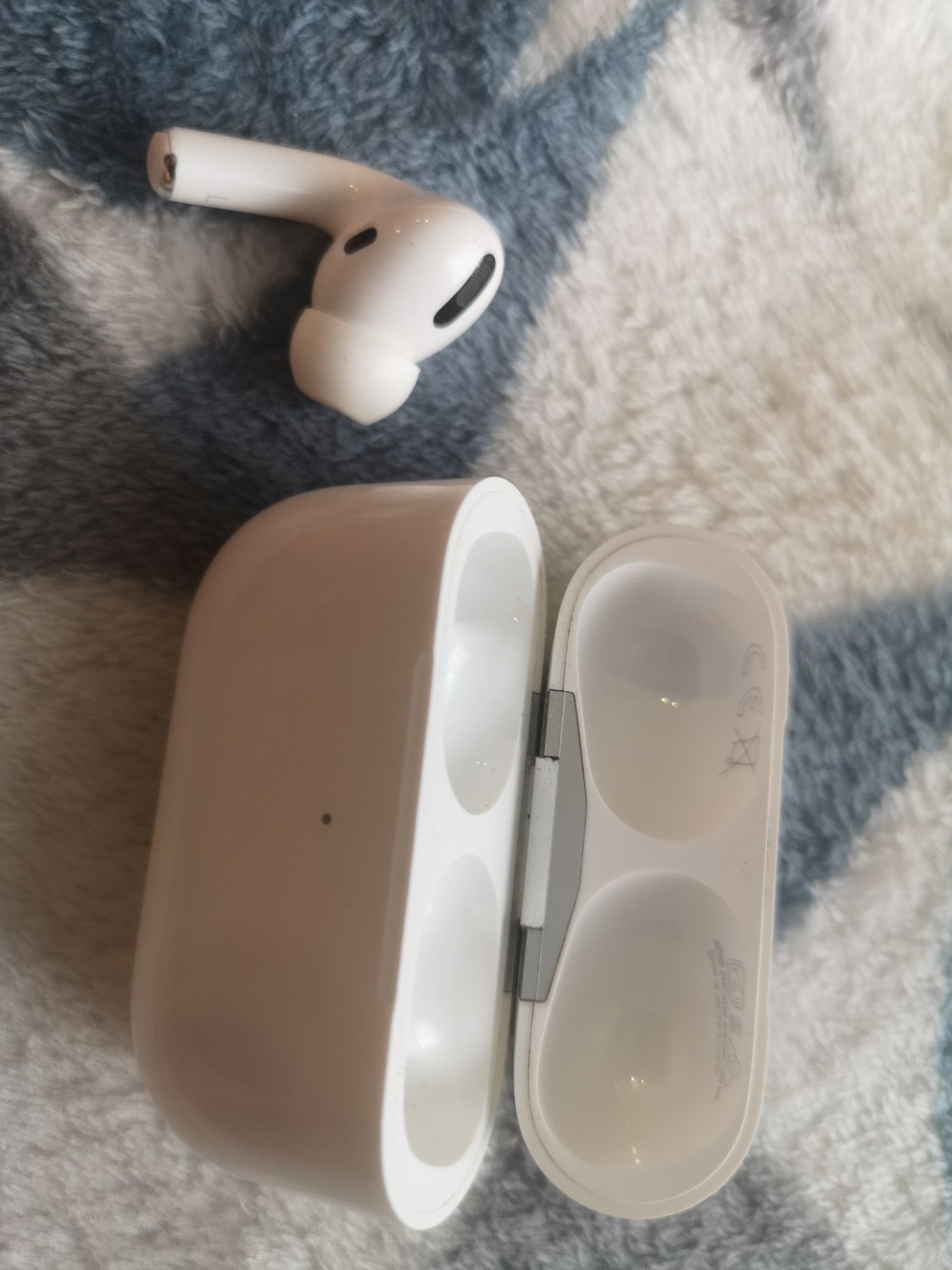 Продам air pods наушник
