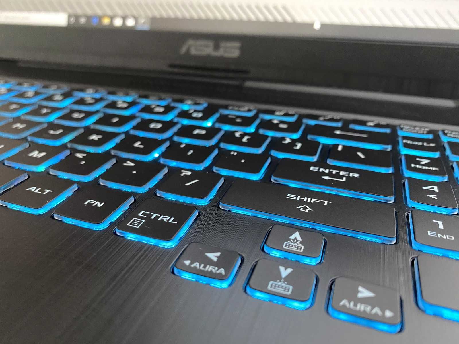 Haдёжный Мощный Качественный Игровой диагональ 17,3" ASUS GAMING
