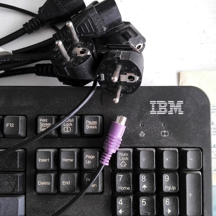 монитор 17" IBM ThinkVision клавиатура кабели