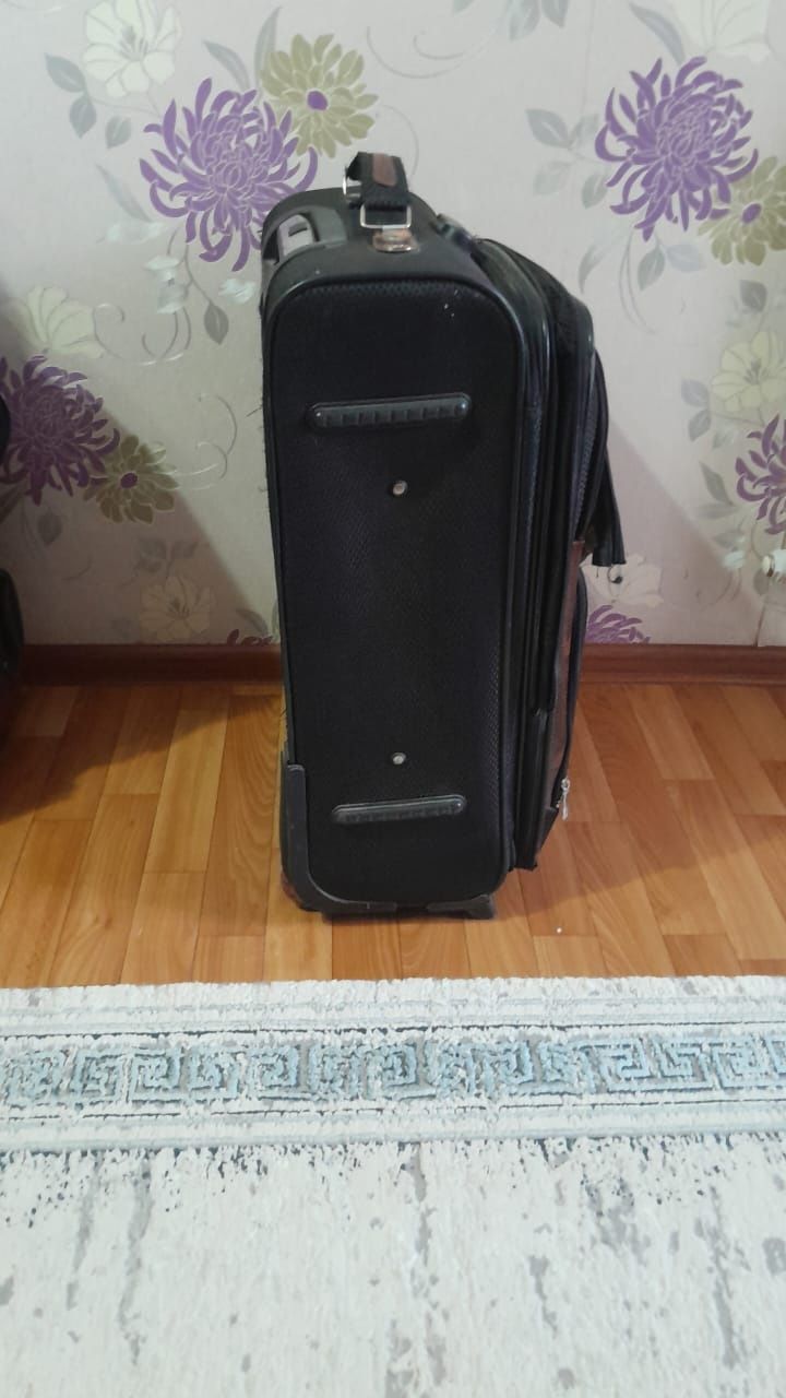 Продам сумки и чемоданы б/у