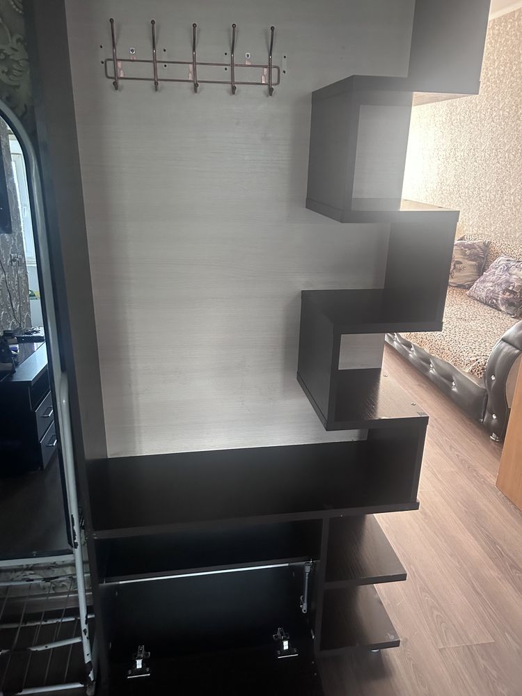 Продам вешалку в прихожую