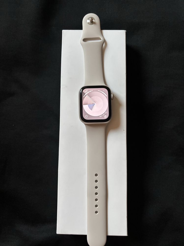 Смарт-часы Apple Watch SE 2 Gen (2023) GPS M/L 44 мм starlight-бежевый