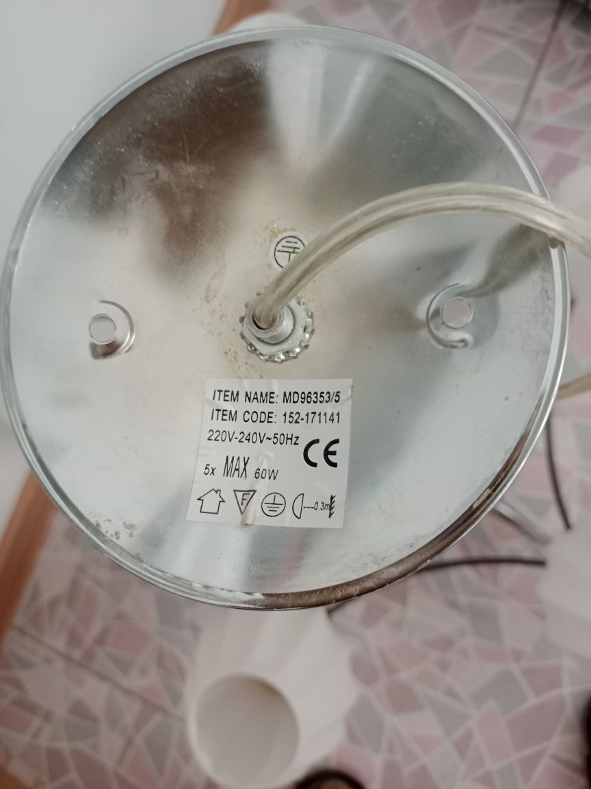 Продаётся 5 рожковая люстра для большой комнаты из хорошего металла,