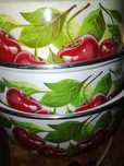 Недорогие кастрюли с яркой раскраской