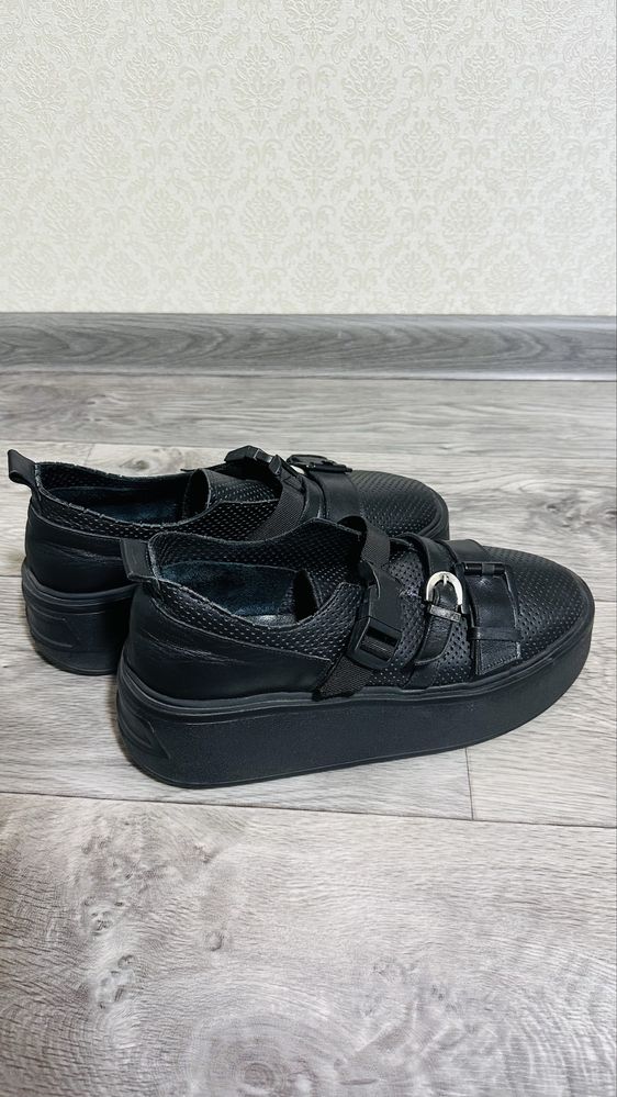 Продам женские лоферы