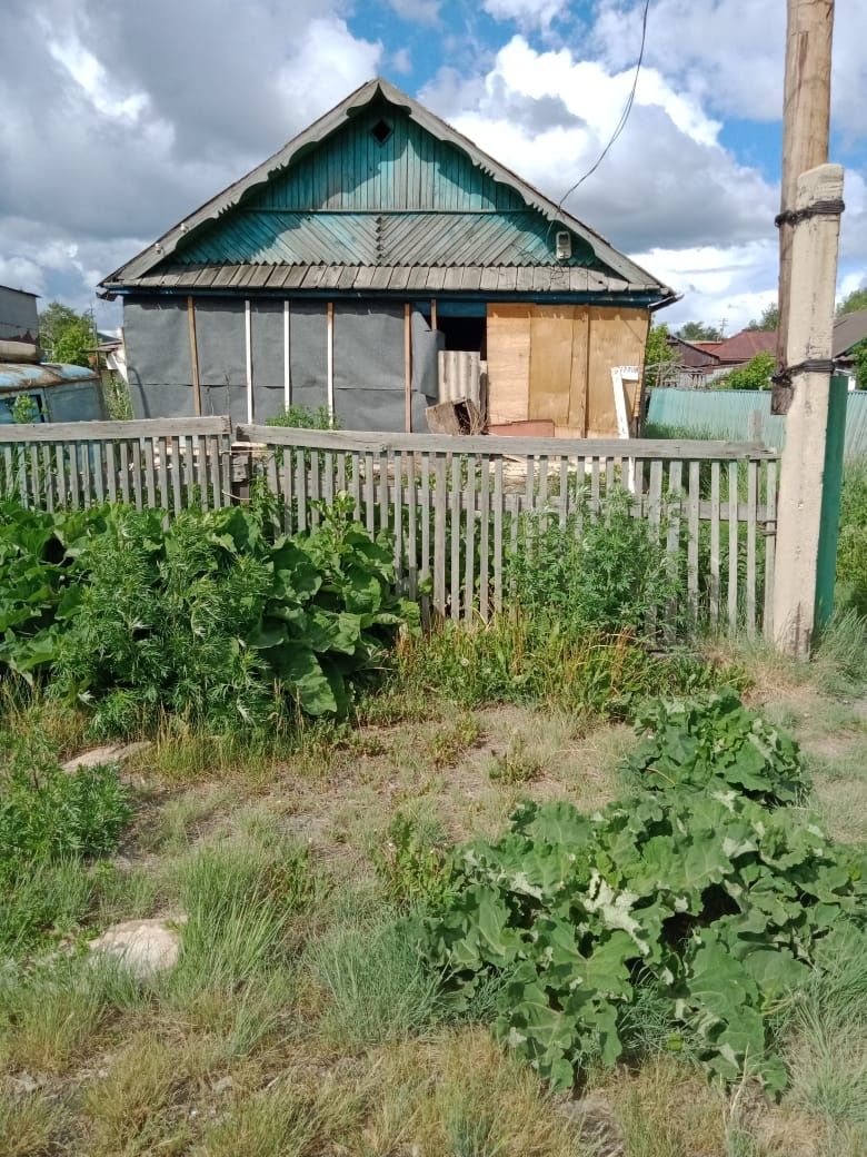 СРОЧНО! Продам земельный участок со старым домом в центре Щучинска