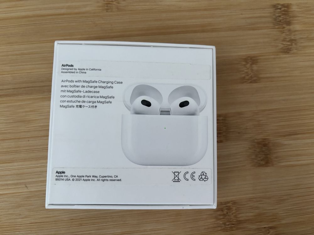 Apple AirPods 3 (оригинал) с коробкой и зарядным кабелем