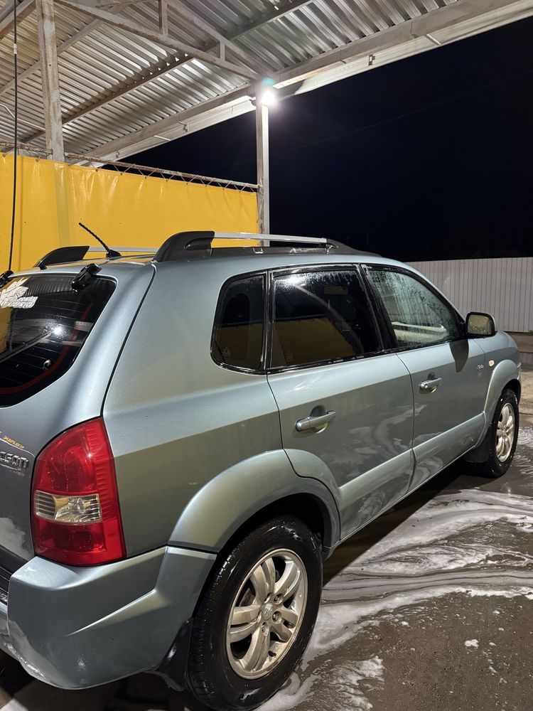 Продам Hyundai Tucson объем 2,7 2008