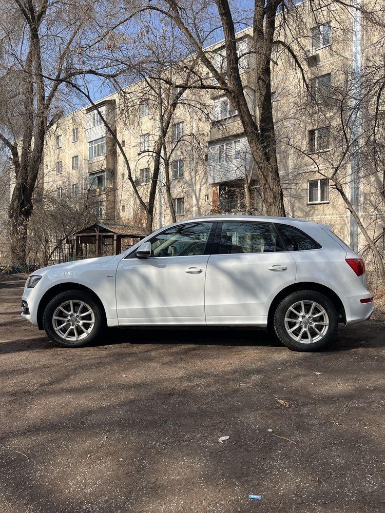 Продам Audi Q5 2.0 TFSI, 211 л.с., полный привод quattro.