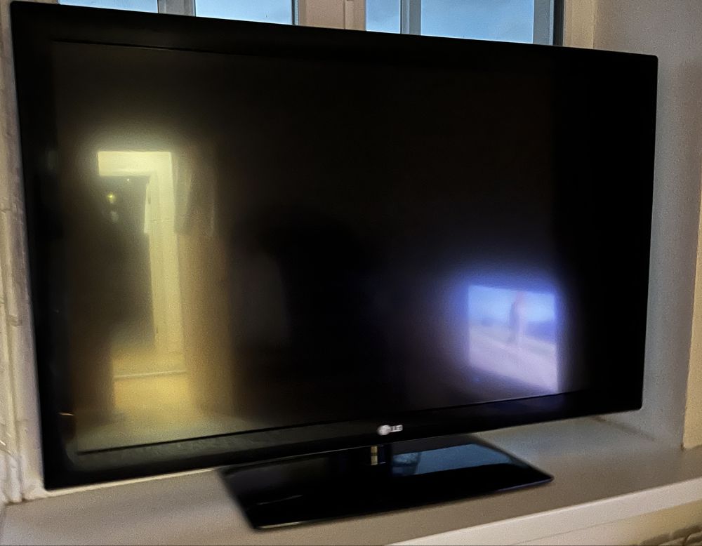 Продам телевизор марки LG