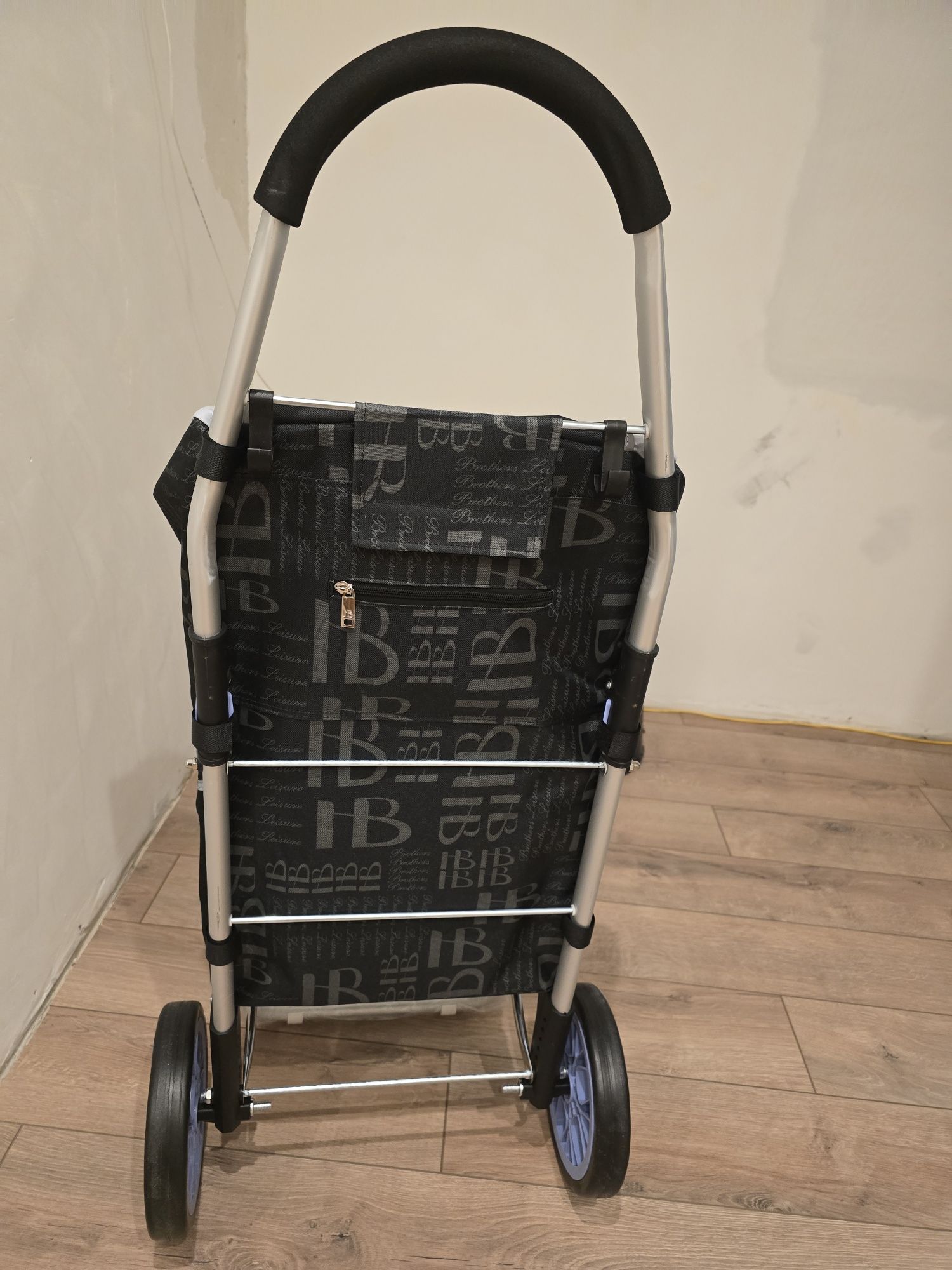 Продам сумку хозяйственную на колёсах
