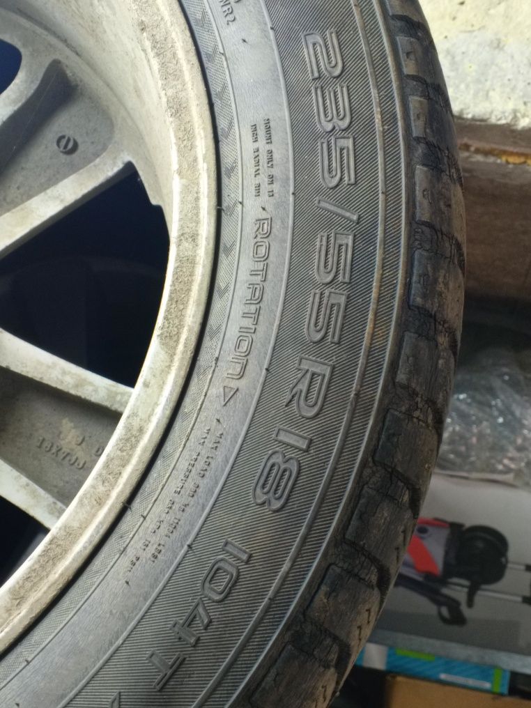 Продам зимнюю резину 4 баллона 235/55r18 цена 22000 за все четыре