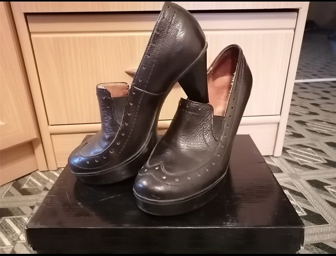 Кроссовки, кеды, мокасины, сандали, туфли
