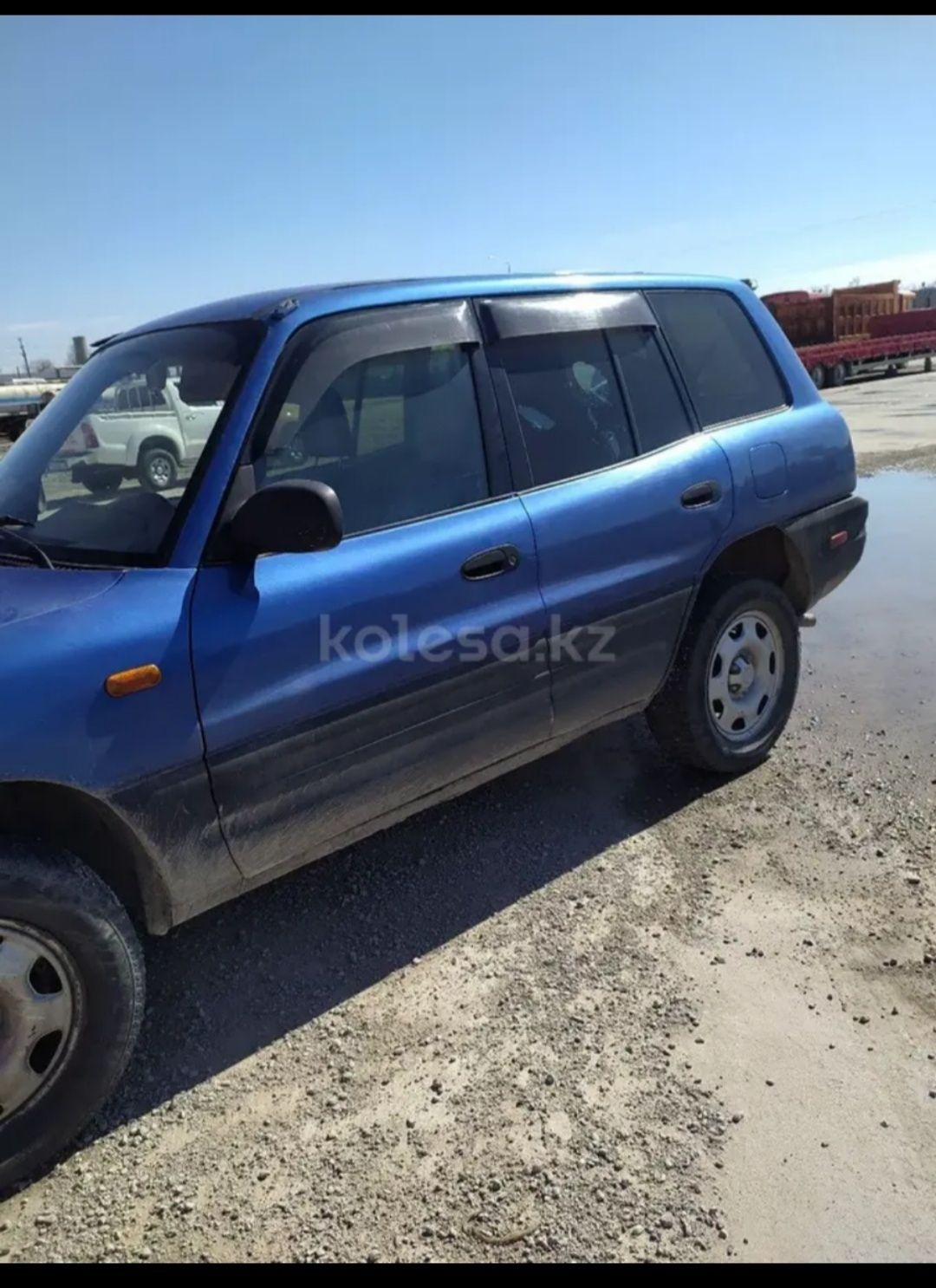 РАФ 4 автомашина крассовер