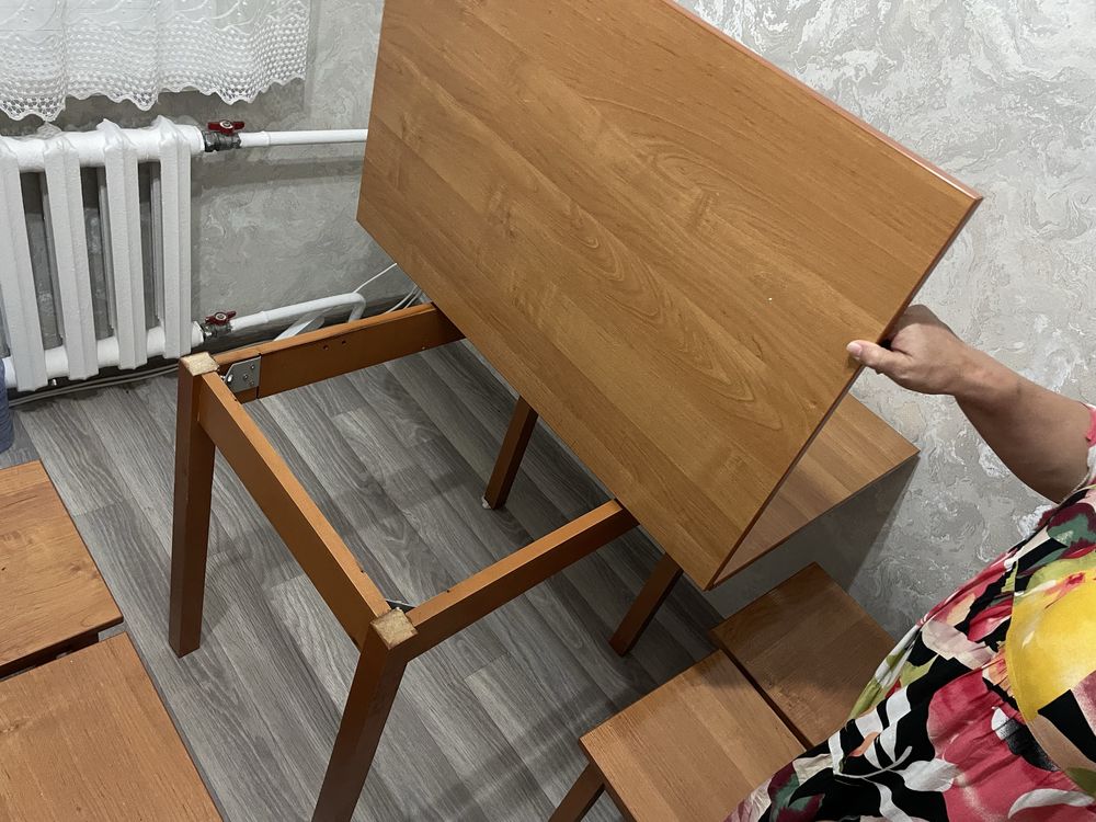 Стол со стульями