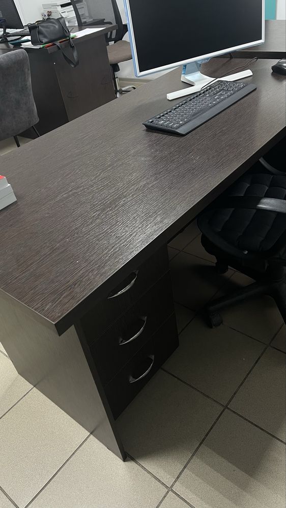Продам стол,кресло и тумба
