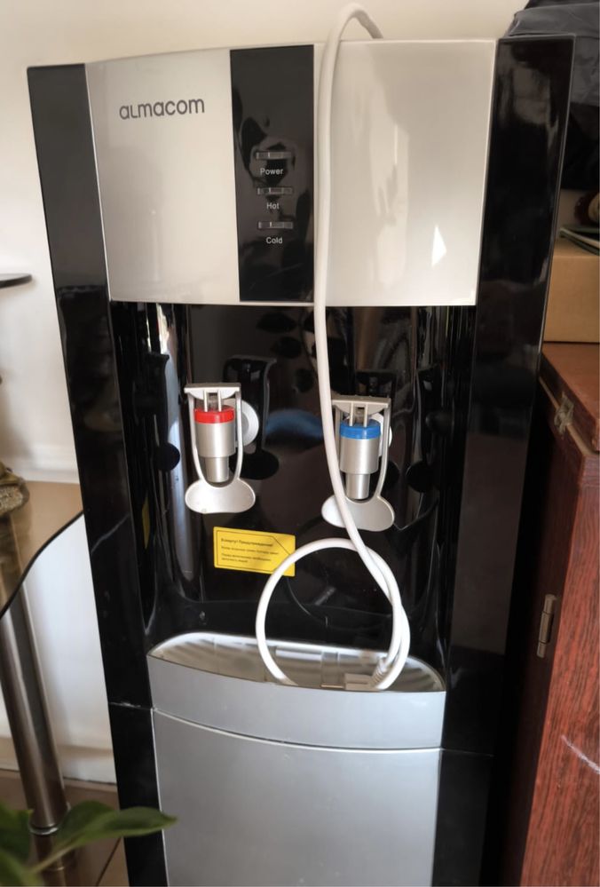 Продам кулер для воды напольный ALMACOM